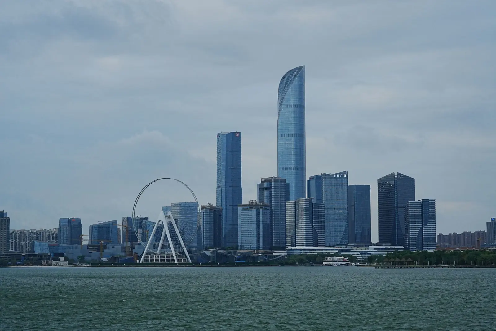 智能照明系统在办公空间的应用趋势与能耗管理实践