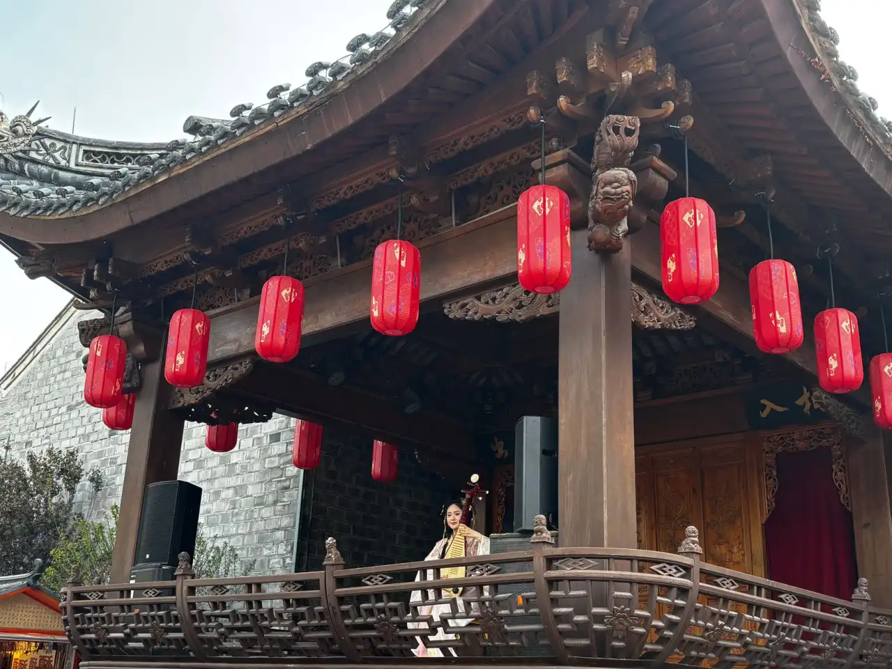 人体感应LED灯具与普通感应灯的性能对比及选型建议