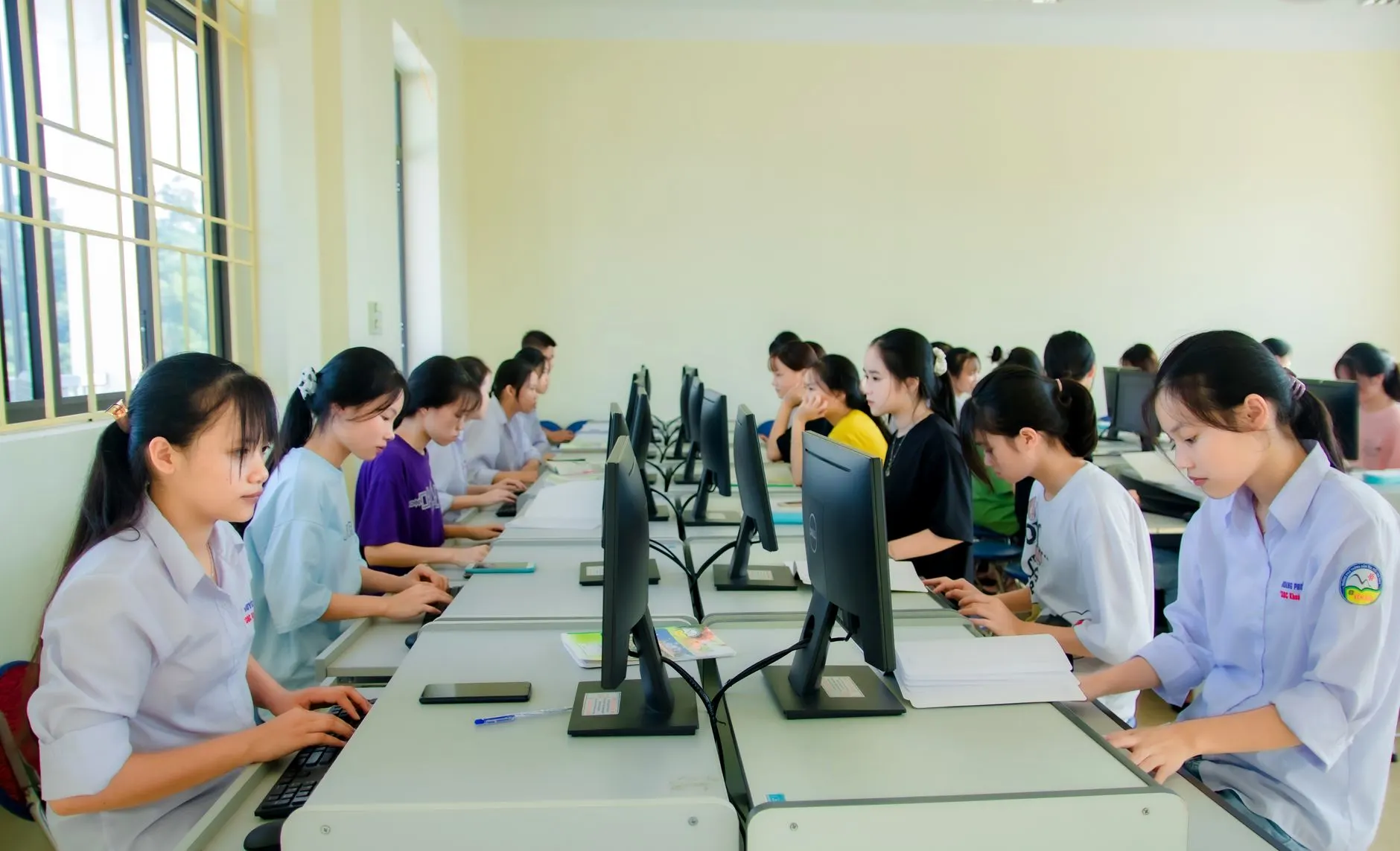 智能照明系统在办公空间中的应用方案与节能效果分析