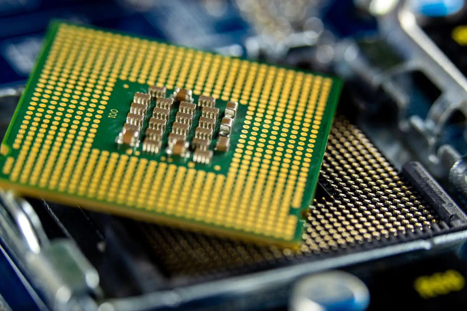 智能照明系统远程控制方案对比：蓝牙Mesh与Zigbee技术选型指南