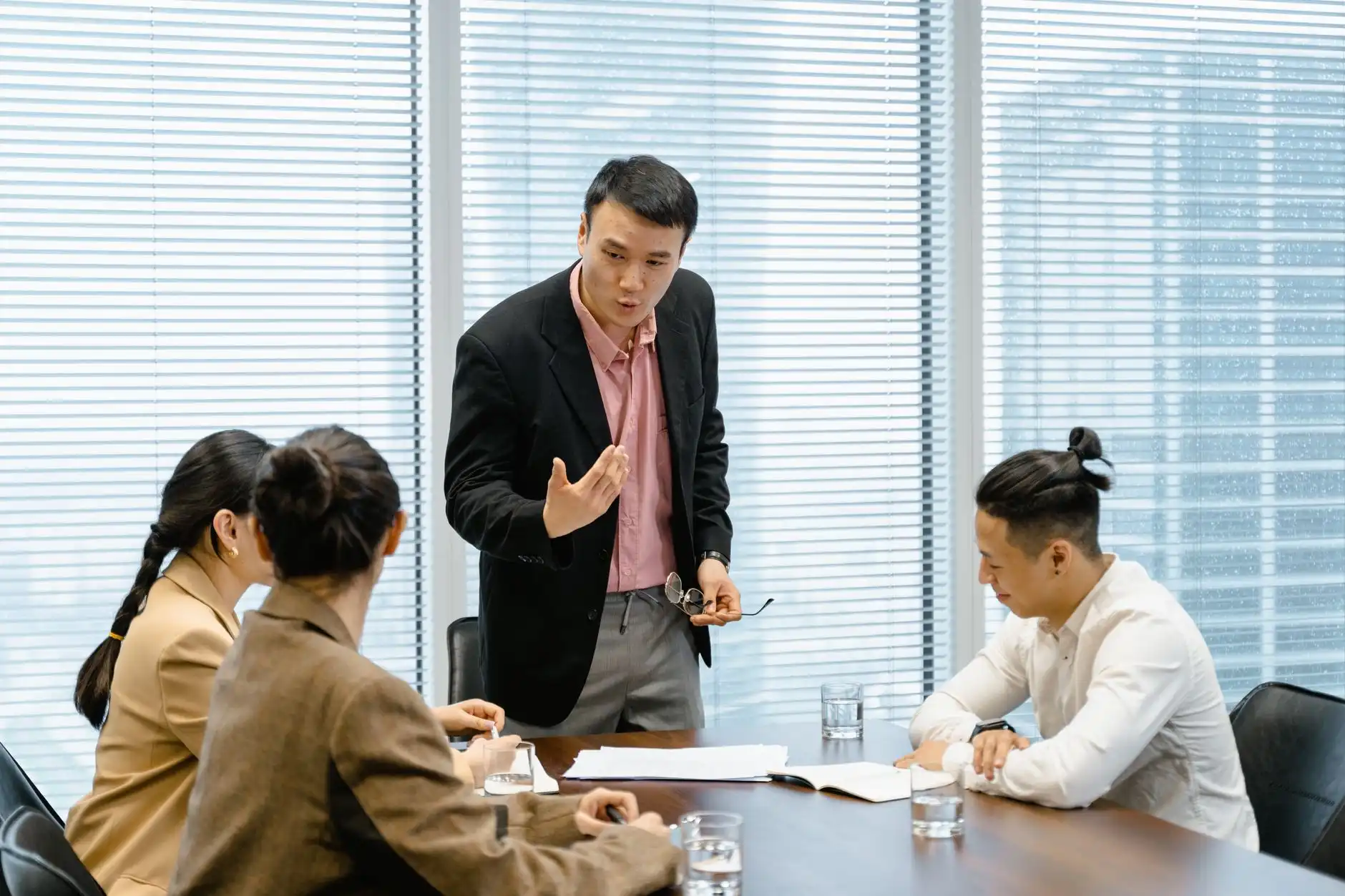 人体感应LED灯具技术原理与选型指南