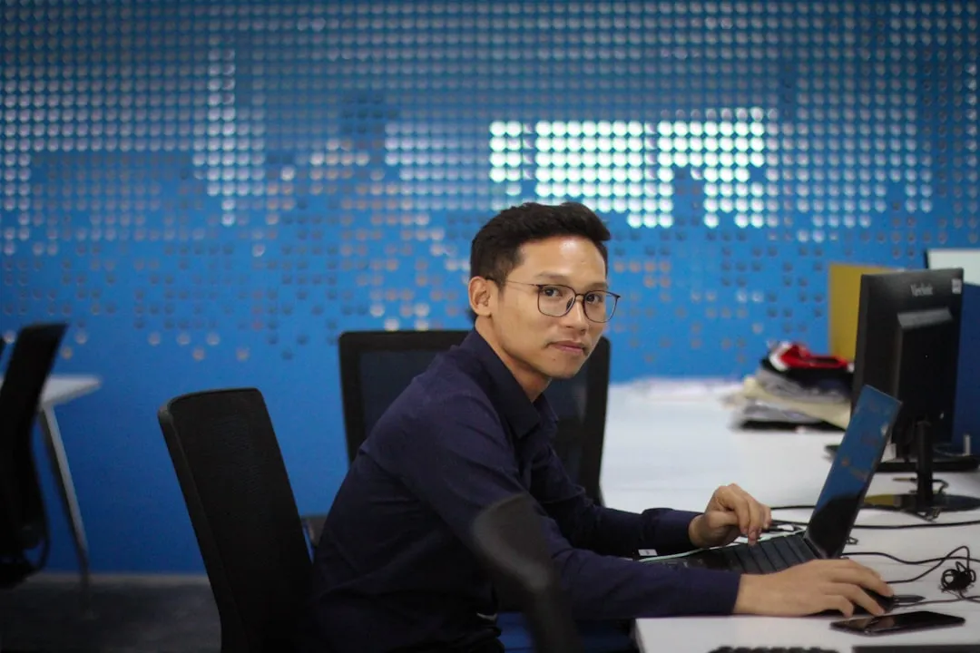 智能照明系统与人体感应技术融合方案及应用场景解析