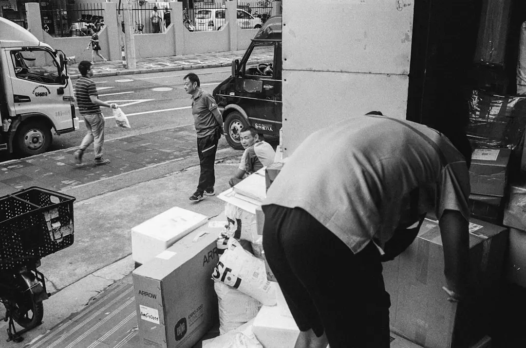 从传统灯具到智能照明：人体感应技术在商用场景中的节能效果对比分析