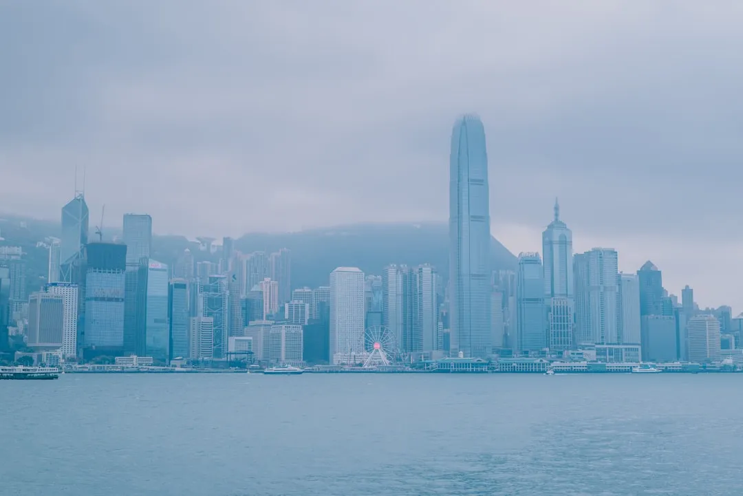 人体感应灯产品技术解析：红外与微波感应方案对比