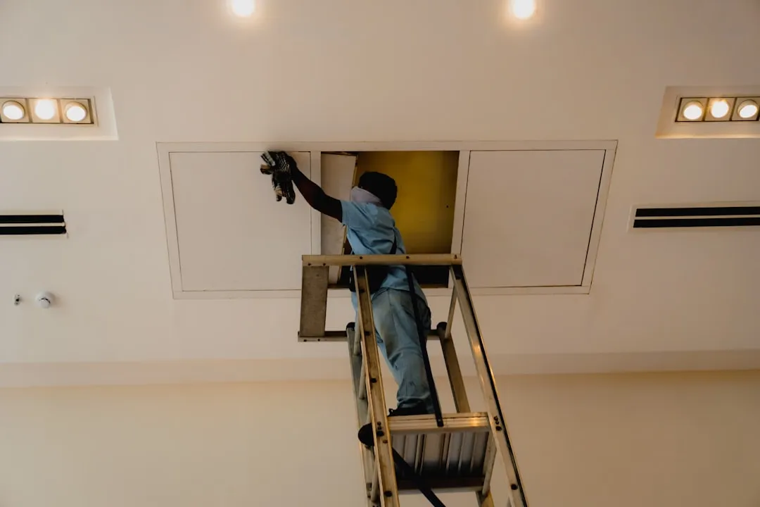 LED灯具与智能控制方案对比：办公空间节能照明改造的选型思路