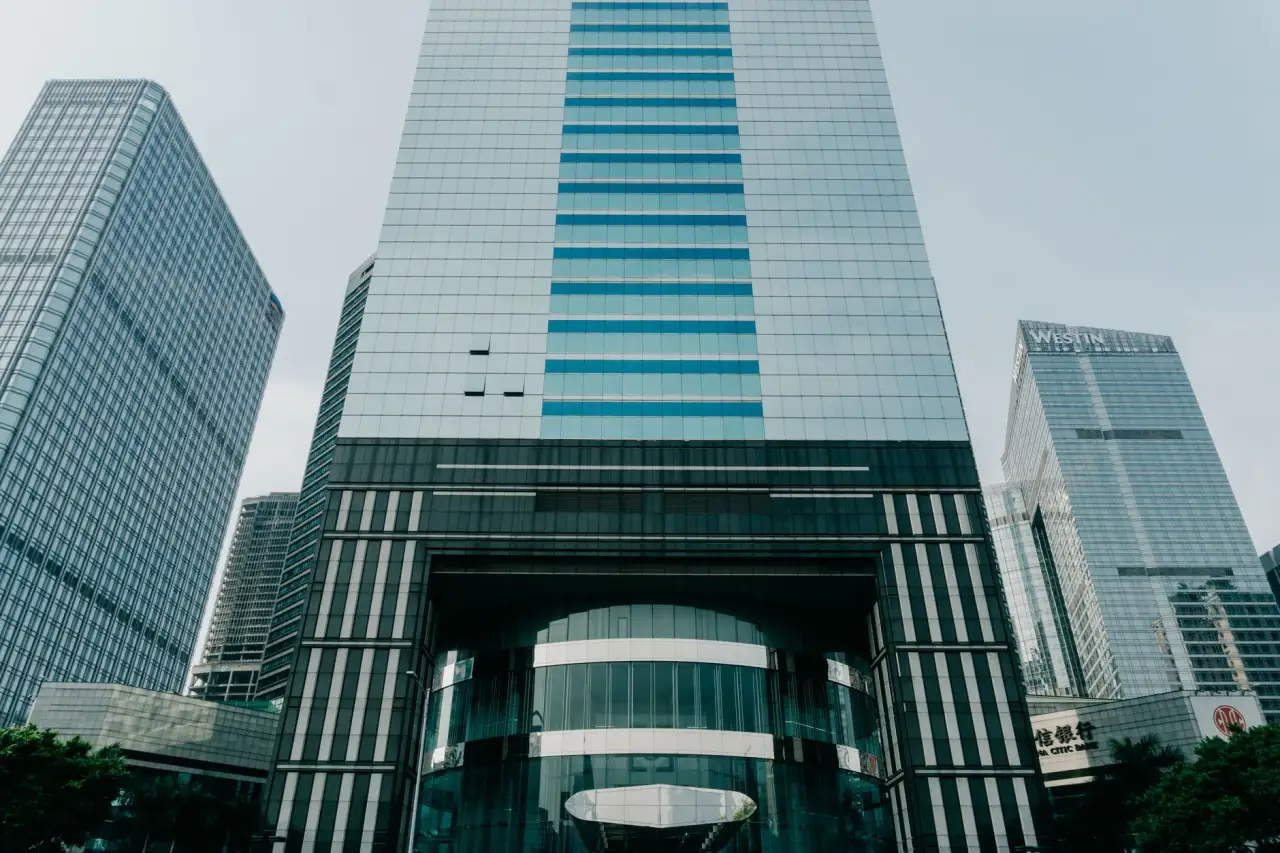 智能照明系统技术演进：从人体感应到远程控制的融合应用解析